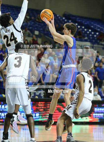Thumbnail 2 in Lee vs. Caddo Hills (AAA 2A State Final) photogallery.