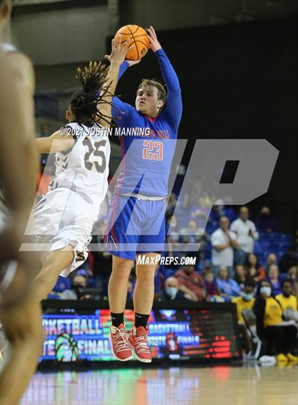 Thumbnail 3 in Lee vs. Caddo Hills (AAA 2A State Final) photogallery.
