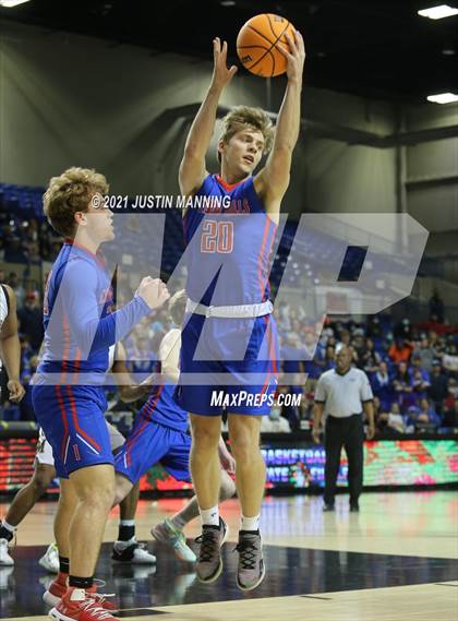 Thumbnail 2 in Lee vs. Caddo Hills (AAA 2A State Final) photogallery.