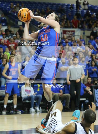Thumbnail 2 in Lee vs. Caddo Hills (AAA 2A State Final) photogallery.
