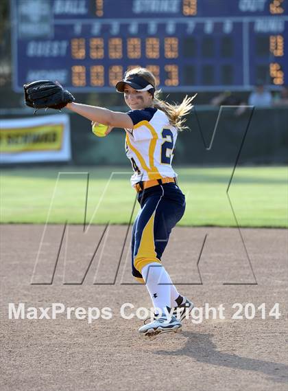 Thumbnail 3 in Alhambra v Carondelet (CIF NCS D2 Championship) photogallery.