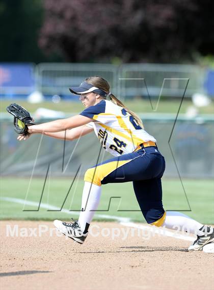 Thumbnail 1 in Alhambra v Carondelet (CIF NCS D2 Championship) photogallery.