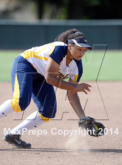 Thumbnail 3 in Alhambra v Carondelet (CIF NCS D2 Championship) photogallery.