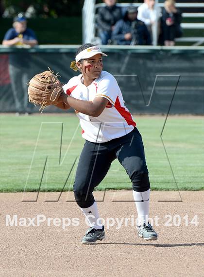 Thumbnail 3 in Alhambra v Carondelet (CIF NCS D2 Championship) photogallery.