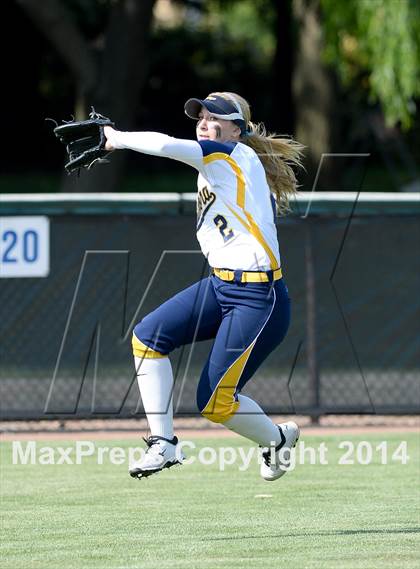 Thumbnail 3 in Alhambra v Carondelet (CIF NCS D2 Championship) photogallery.