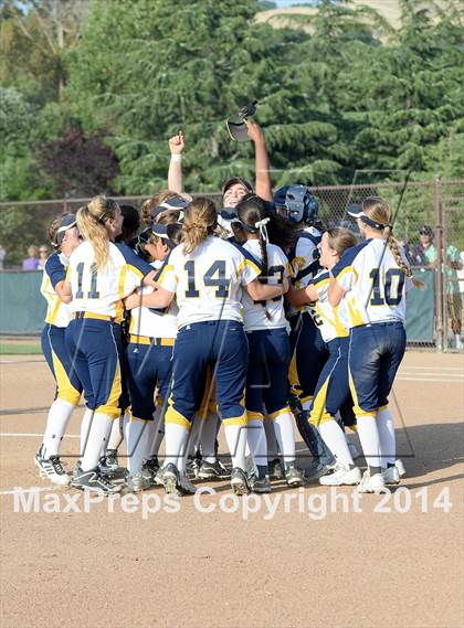 Thumbnail 2 in Alhambra v Carondelet (CIF NCS D2 Championship) photogallery.