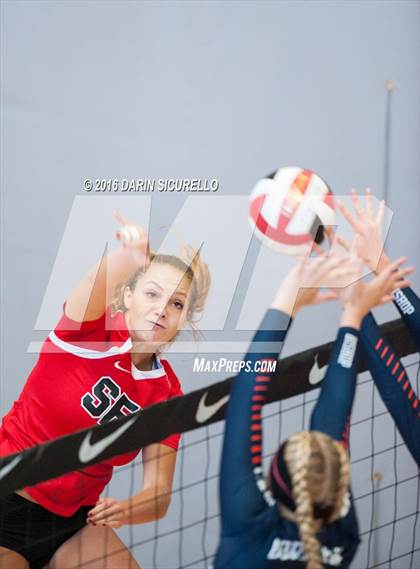 Thumbnail 1 in Bishop Gorman vs. Santa Fe Christian (Nike Tournament of Champions) photogallery.