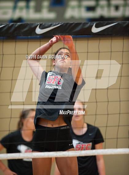 Thumbnail 1 in Bishop Gorman vs. Santa Fe Christian (Nike Tournament of Champions) photogallery.