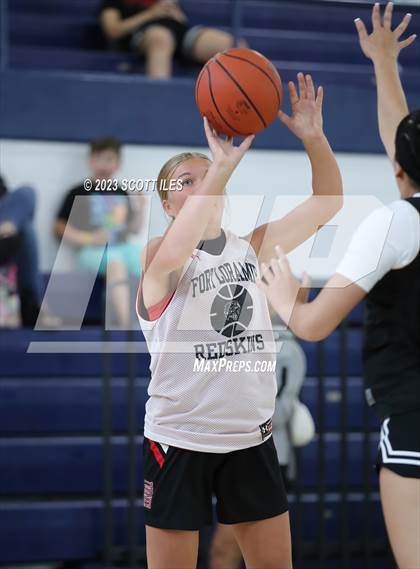 Thumbnail 2 in Reynoldsburg vs Fort Loramie (Scrimmage) photogallery.