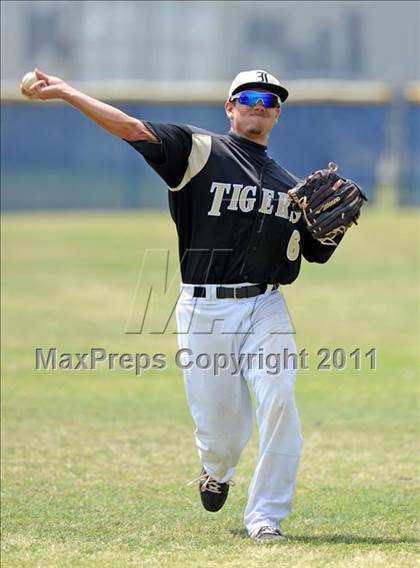 Thumbnail 1 in Irving @ Nimitz photogallery.