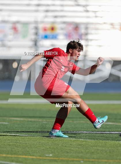 Thumbnail 2 in Regis Jesuit vs. Liberty (CHSAA 5A Quarterfinal) photogallery.