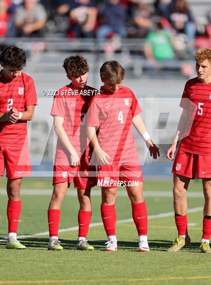 Thumbnail 3 in Regis Jesuit vs. Liberty (CHSAA 5A Quarterfinal) photogallery.
