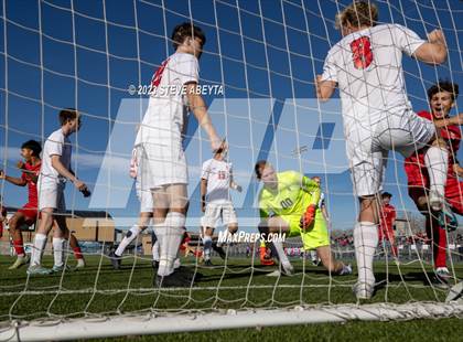 Thumbnail 2 in Regis Jesuit vs. Liberty (CHSAA 5A Quarterfinal) photogallery.