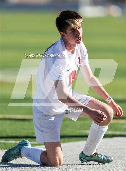 Thumbnail 3 in Regis Jesuit vs. Liberty (CHSAA 5A Quarterfinal) photogallery.