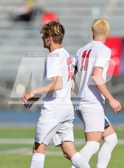 Thumbnail 2 in Regis Jesuit vs. Liberty (CHSAA 5A Quarterfinal) photogallery.