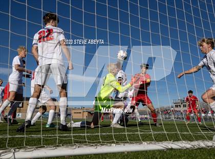 Thumbnail 3 in Regis Jesuit vs. Liberty (CHSAA 5A Quarterfinal) photogallery.