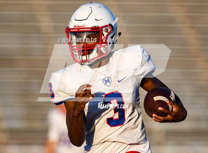 Thumbnail 2 in Waco vs. Midway photogallery.