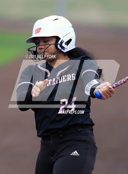 Thumbnail 1 in Grand Saline vs Winnsboro photogallery.