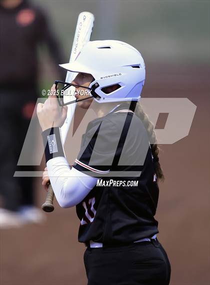 Thumbnail 3 in Grand Saline vs Winnsboro photogallery.