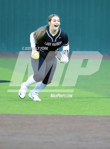 Thumbnail 3 in Grand Saline vs Winnsboro photogallery.