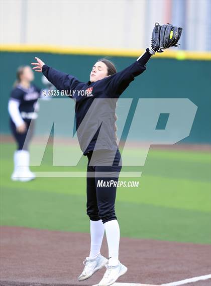 Thumbnail 1 in Grand Saline vs Winnsboro photogallery.