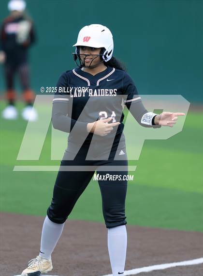 Thumbnail 2 in Grand Saline vs Winnsboro photogallery.