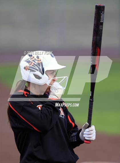 Thumbnail 3 in Grand Saline vs Winnsboro photogallery.
