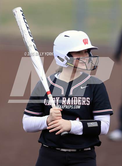 Thumbnail 3 in Grand Saline vs Winnsboro photogallery.