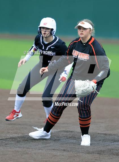 Thumbnail 3 in Grand Saline vs Winnsboro photogallery.