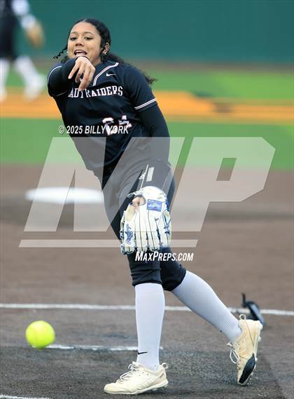 Thumbnail 1 in Grand Saline vs Winnsboro photogallery.