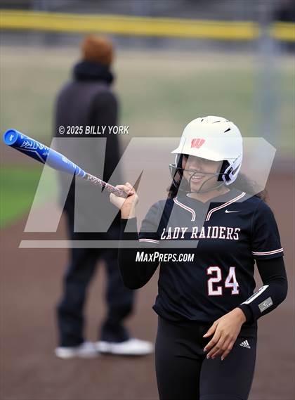 Thumbnail 2 in Grand Saline vs Winnsboro photogallery.