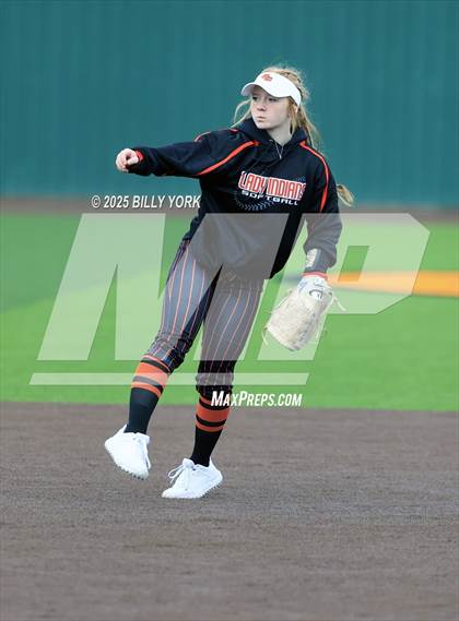 Thumbnail 1 in Grand Saline vs Winnsboro photogallery.