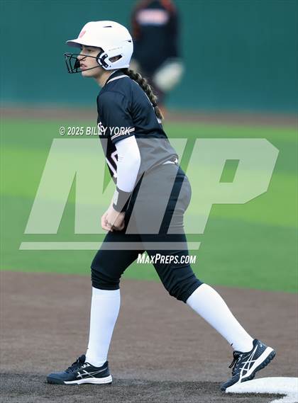 Thumbnail 3 in Grand Saline vs Winnsboro photogallery.