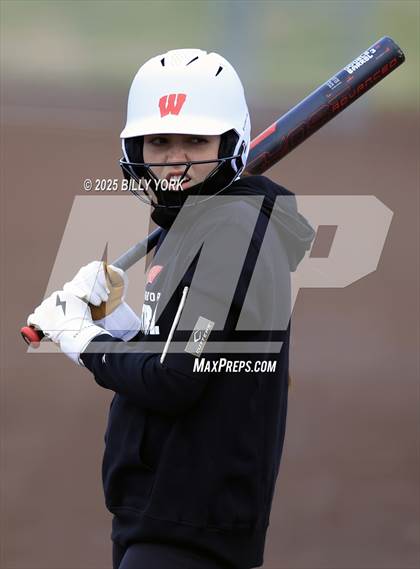 Thumbnail 3 in Grand Saline vs Winnsboro photogallery.