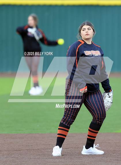 Thumbnail 2 in Grand Saline vs Winnsboro photogallery.