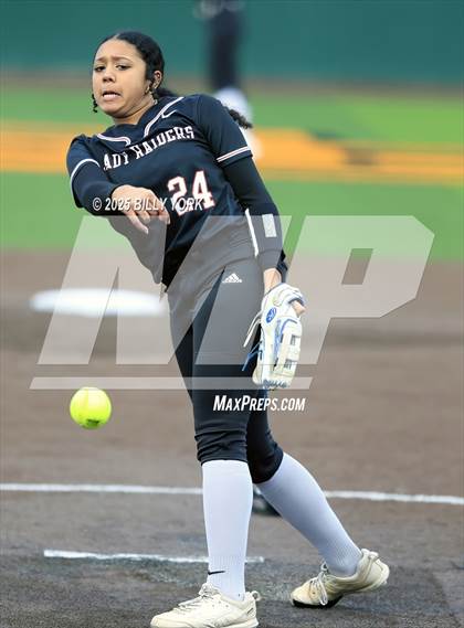 Thumbnail 2 in Grand Saline vs Winnsboro photogallery.