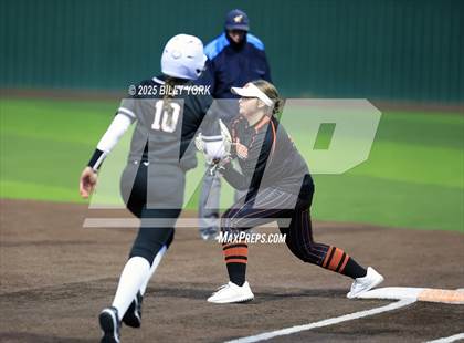Thumbnail 2 in Grand Saline vs Winnsboro photogallery.