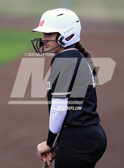 Thumbnail 3 in Grand Saline vs Winnsboro photogallery.