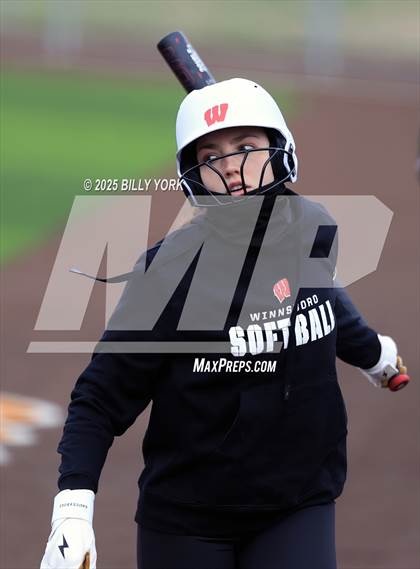 Thumbnail 1 in Grand Saline vs Winnsboro photogallery.