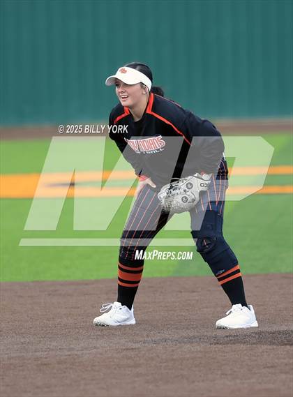 Thumbnail 3 in Grand Saline vs Winnsboro photogallery.