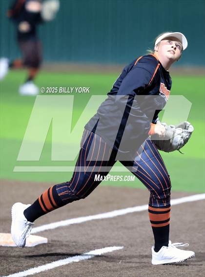 Thumbnail 3 in Grand Saline vs Winnsboro photogallery.