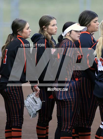 Thumbnail 1 in Grand Saline vs Winnsboro photogallery.