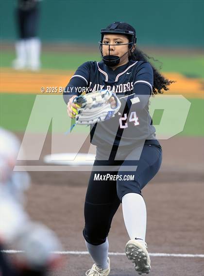 Thumbnail 3 in Grand Saline vs Winnsboro photogallery.
