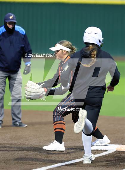 Thumbnail 1 in Grand Saline vs Winnsboro photogallery.