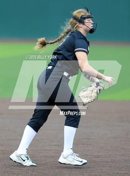 Thumbnail 3 in Grand Saline vs Winnsboro photogallery.