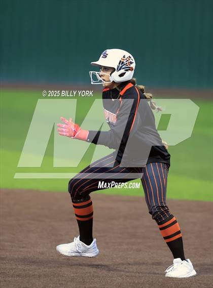 Thumbnail 2 in Grand Saline vs Winnsboro photogallery.