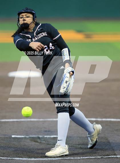 Thumbnail 3 in Grand Saline vs Winnsboro photogallery.