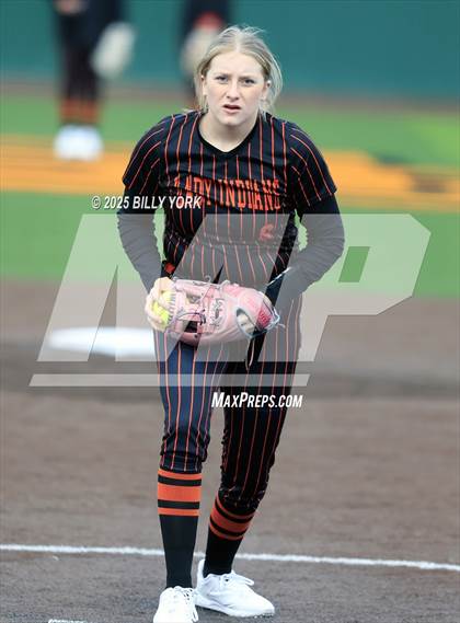 Thumbnail 3 in Grand Saline vs Winnsboro photogallery.
