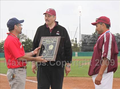 Thumbnail 2 in Maywood Academy vs. Sherman Oaks CES (CIF LA City Section D3 Final) photogallery.