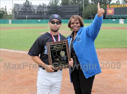 Thumbnail 2 in Maywood Academy vs. Sherman Oaks CES (CIF LA City Section D3 Final) photogallery.